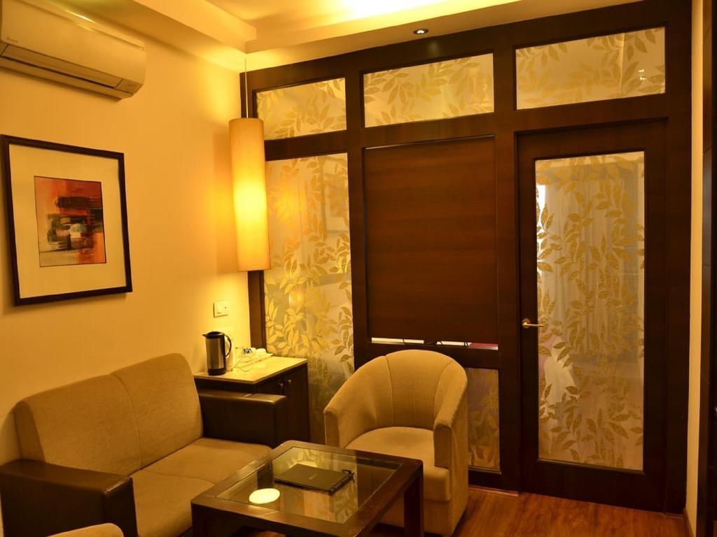 Surya Royal Hotel Kota  Buitenkant foto