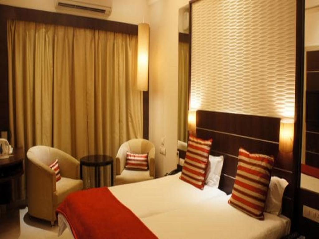 Surya Royal Hotel Kota  Buitenkant foto