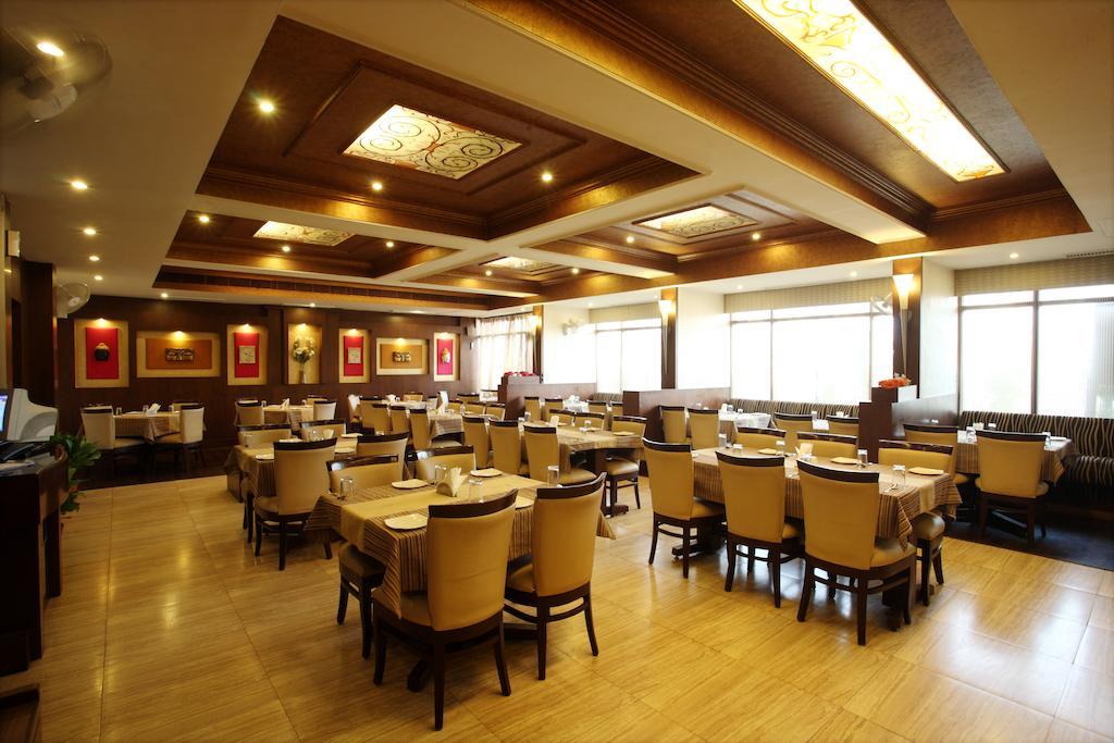 Surya Royal Hotel Kota  Buitenkant foto