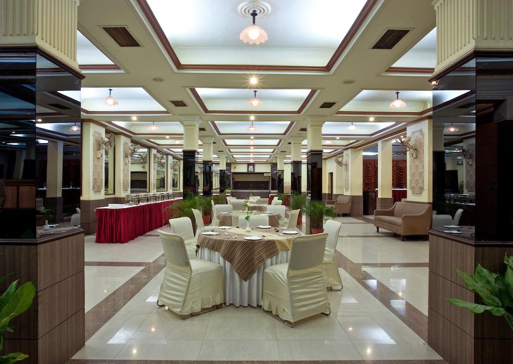Surya Royal Hotel Kota  Buitenkant foto