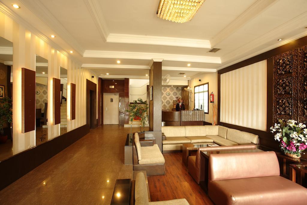 Surya Royal Hotel Kota  Buitenkant foto
