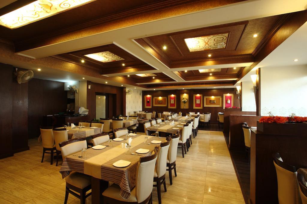 Surya Royal Hotel Kota  Buitenkant foto