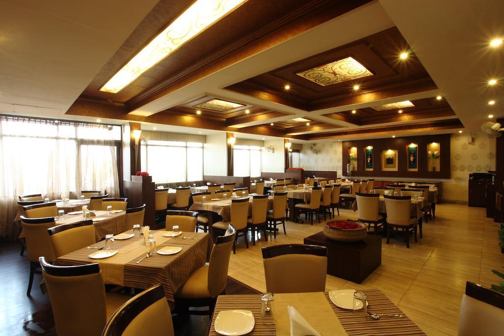 Surya Royal Hotel Kota  Buitenkant foto