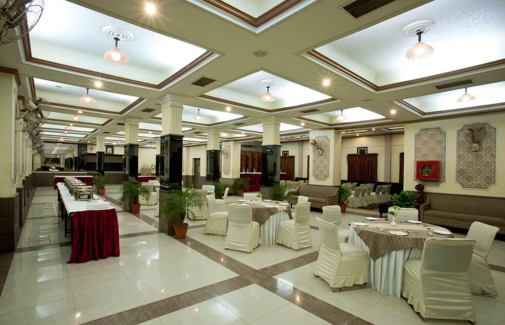 Surya Royal Hotel Kota  Buitenkant foto