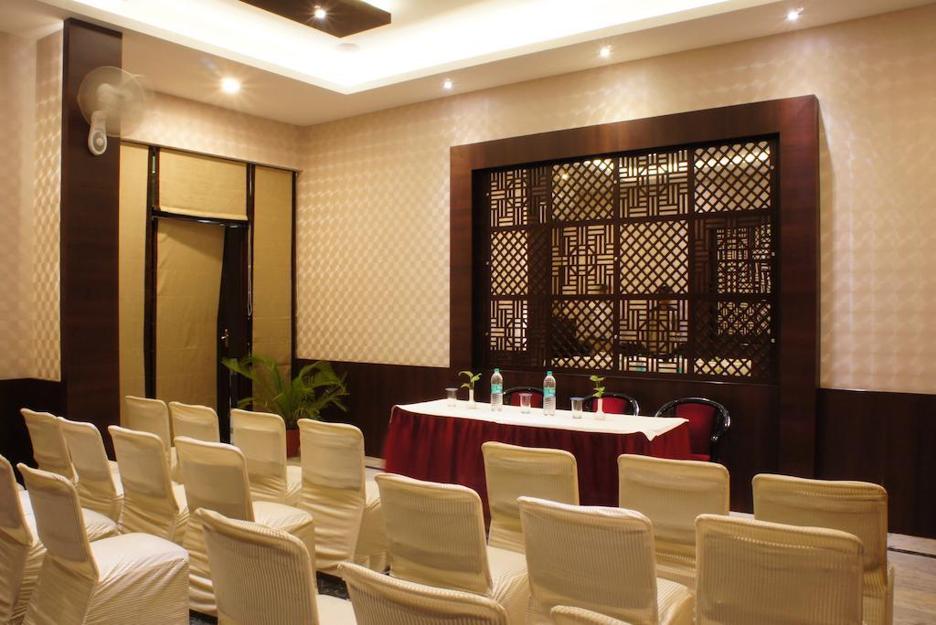 Surya Royal Hotel Kota  Buitenkant foto