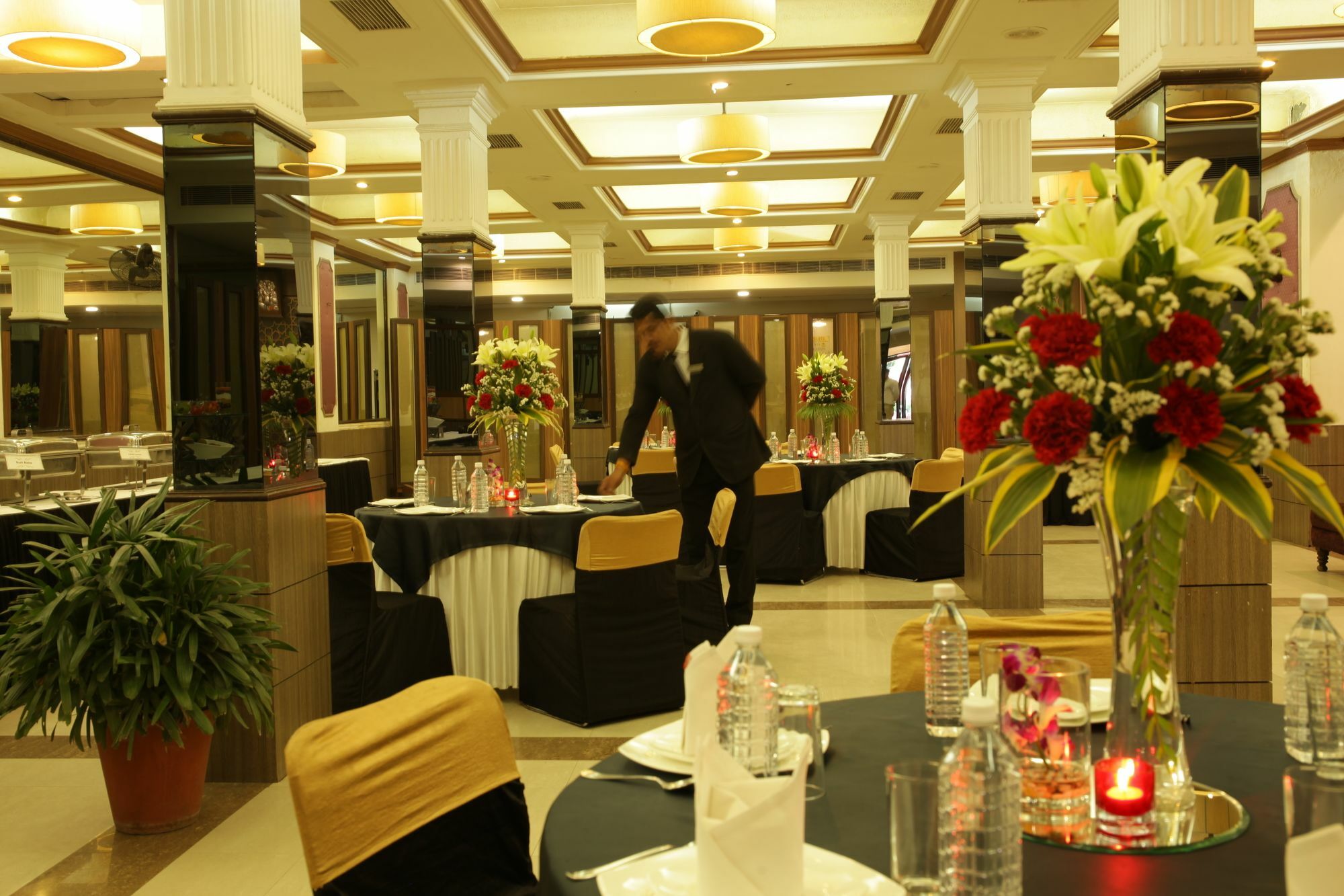Surya Royal Hotel Kota  Buitenkant foto